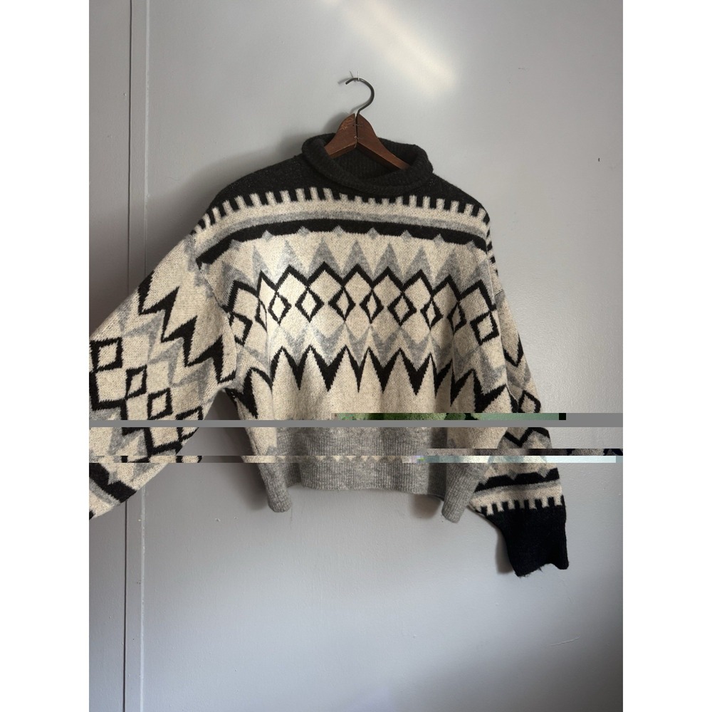 H&M black/White Turtleneck Sweater Pullover Aztec Small Chunky